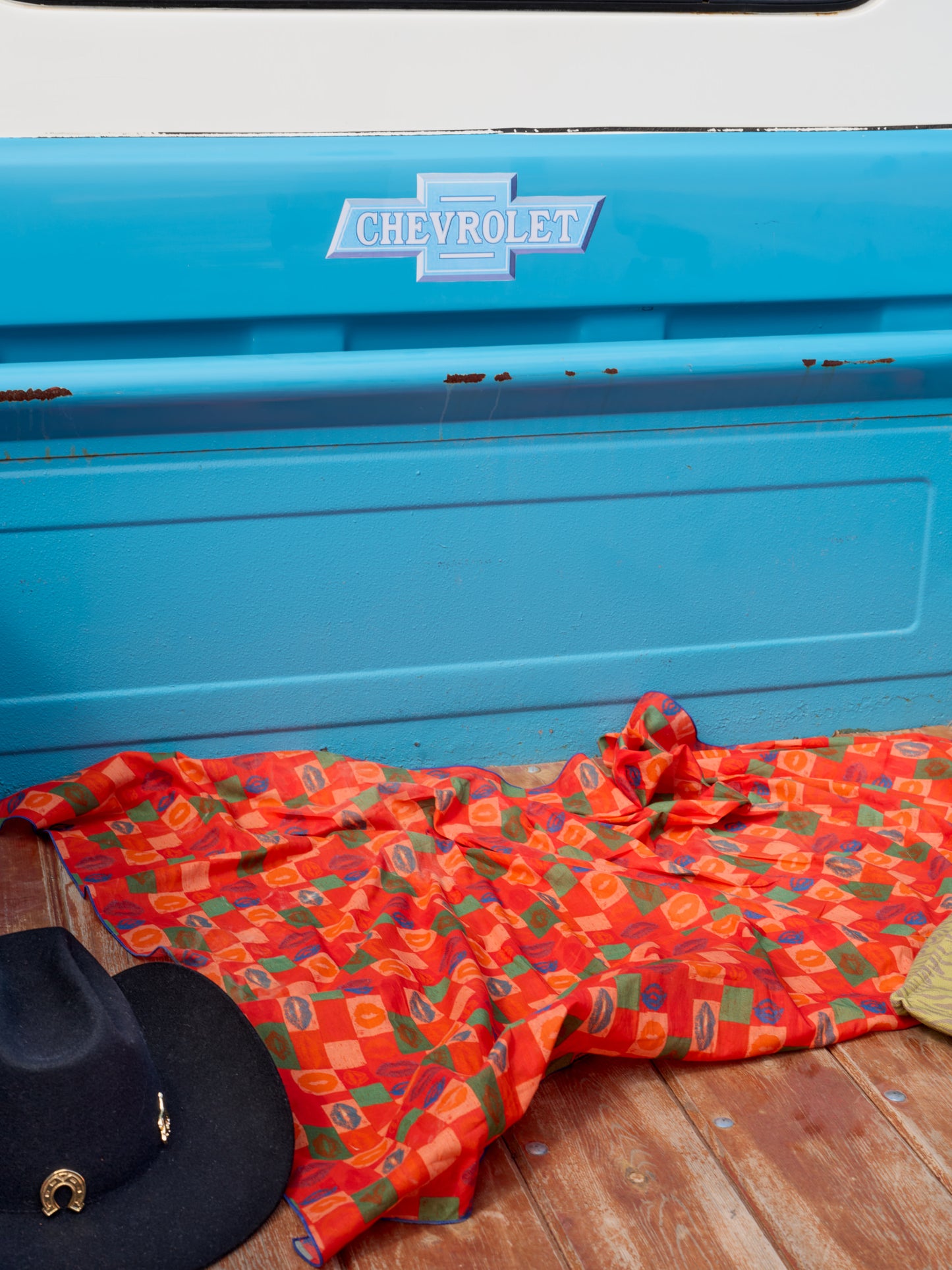 POOL PARTY PAREO WRAP | RETRO LIPS